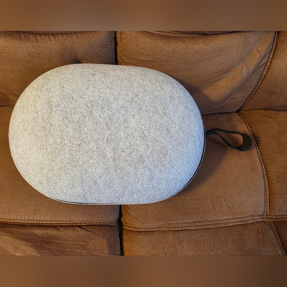 Meta Quest Carrying Case — Works with Meta Quest 3/3S  Excellent Condition